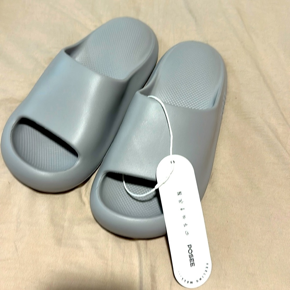 Posee slides